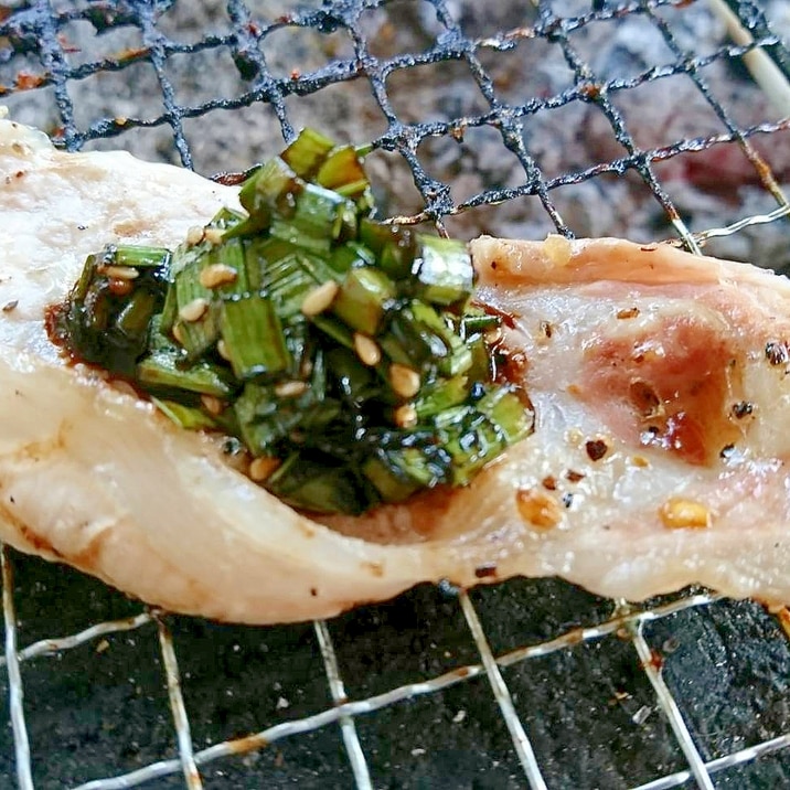 誰でも超～簡単♪豚バラ肉にニラ醤油を乗せて